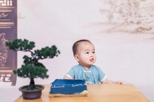 岑溪宝宝被跳蚤咬了